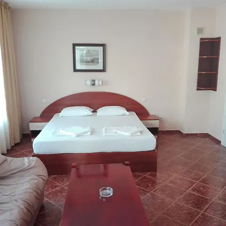 Семеен Хотел Веселина Hotel Chernomorets